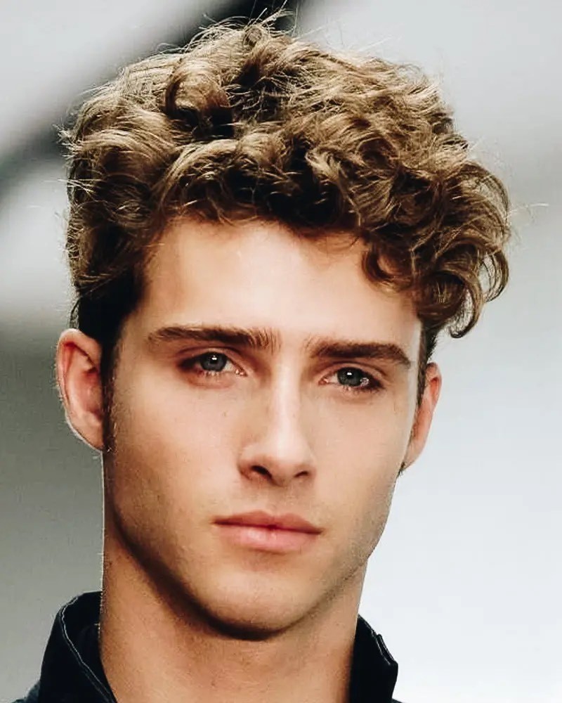Short-Hairstyles-For-Men-Curly-Quiff