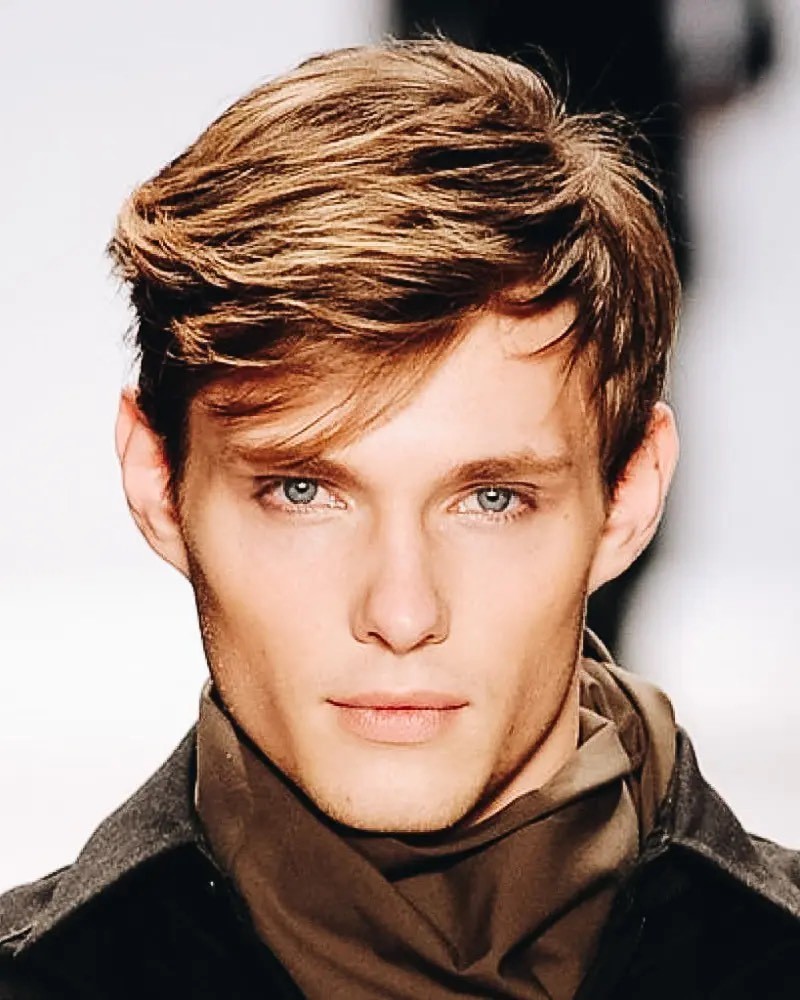 Short-Hairstyles-For-Men-Side-Part-With-Bangs