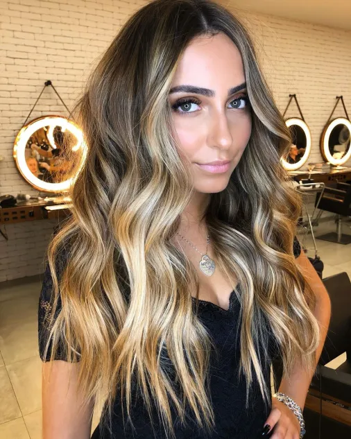 dirty blonde-and-golden-highlights-for-women